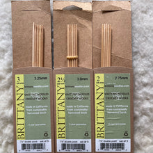 Load image into Gallery viewer, Brittany double point knitting needles 7.5" long. size 2 (2.75mm), 2.5 (3mm), 3 (3.25mm)