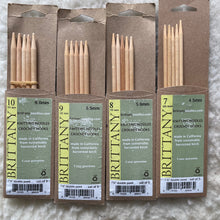 Load image into Gallery viewer, Brittany double point knitting needles 7.5" long. size 7 (4.5mm), size 8 (5mm), 9 (5.5mm), 10 (6mm)