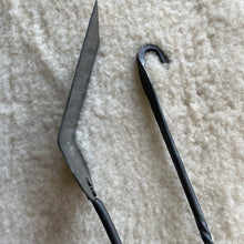 Load image into Gallery viewer, side view of our spatula