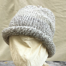 Load image into Gallery viewer, rolled toque, beanie hat, wool yarn, mixt gray & natural