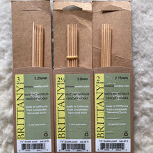 Load image into Gallery viewer, Brittany double point knitting needles 7.5&quot; long. size 2 (2.75mm), 2.5 (3mm), 3 (3.25mm)
